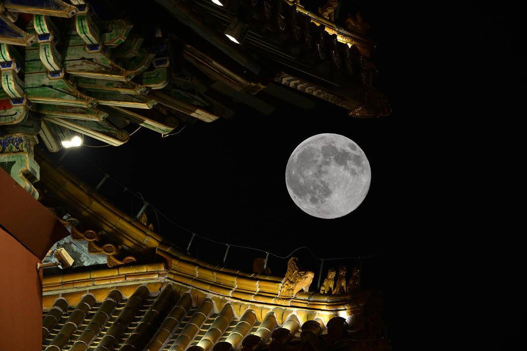 古风建筑与月亮,隐喻‘闲’